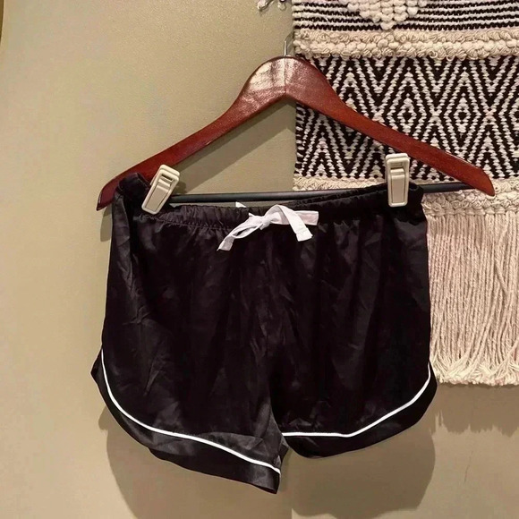 STARS ABOVE BLACK AND WHITE PAJAMA SET SIZE SMALL - Picture 8 of 8